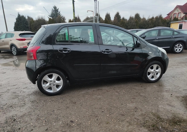 Toyota Yaris cena 17200 przebieg: 157877, rok produkcji 2006 z Kazimierz Dolny małe 631